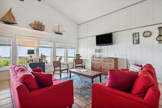 911 E Arctic Avenue, Folly Beach, SC 29439
