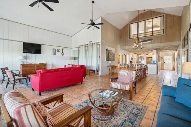 911 E Arctic Avenue, Folly Beach, SC 29439