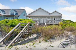911 E Arctic Avenue, Folly Beach, SC 29439