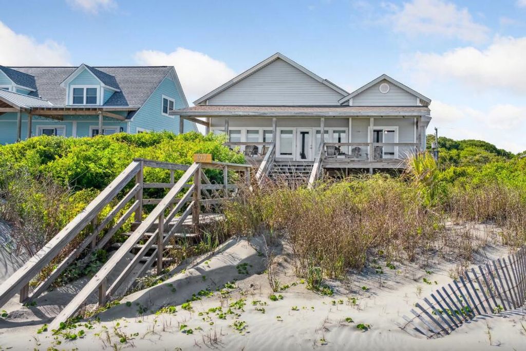 911 E Arctic Avenue, Folly Beach, SC 29439