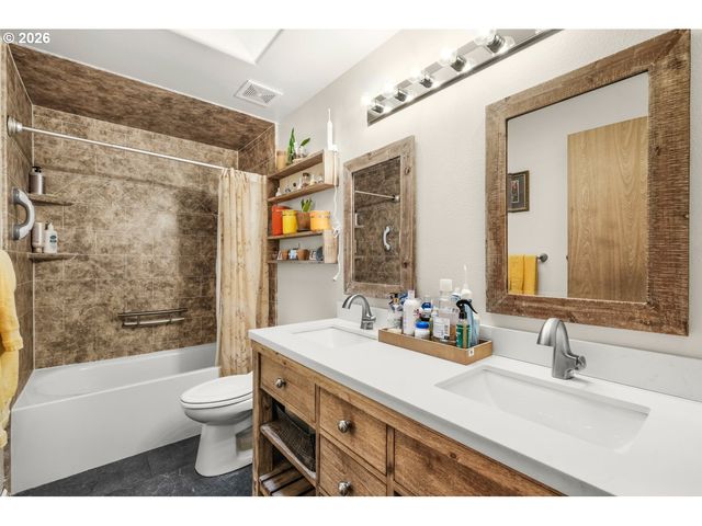 8307 N FOSS Ave, Portland, OR 97203