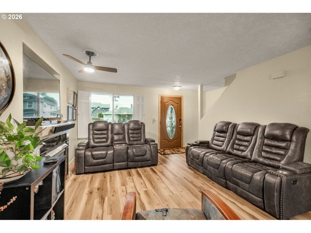 8307 N FOSS Ave, Portland, OR 97203