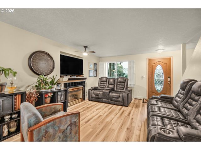 8307 N FOSS Ave, Portland, OR 97203