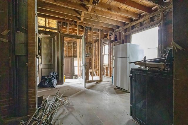 3911 W Roberts STREET, Milwaukee, WI 53208