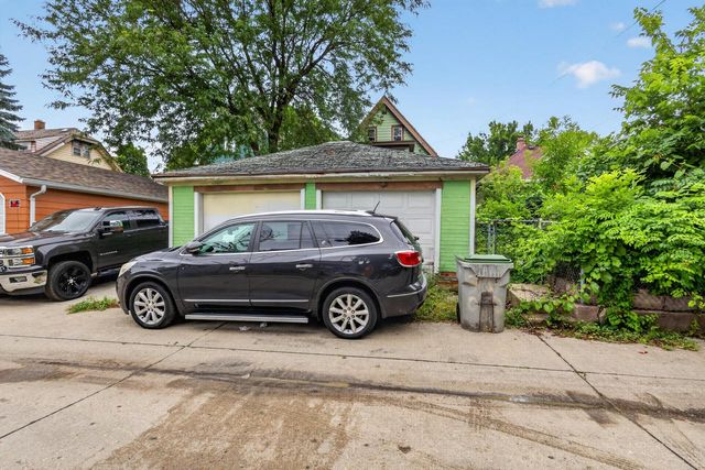 3911 W Roberts STREET, Milwaukee, WI 53208