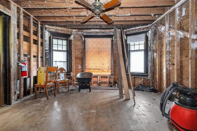 3911 W Roberts STREET, Milwaukee, WI 53208