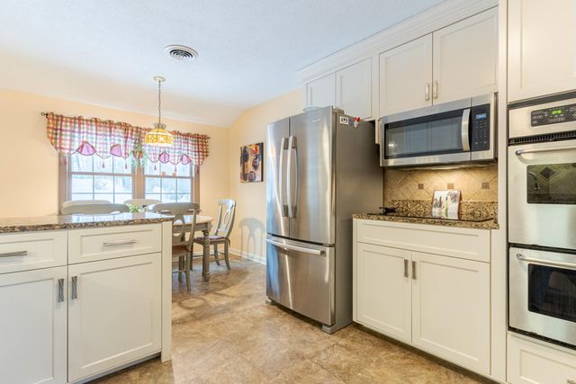 189 Gulf Road, Dover, NH 03820