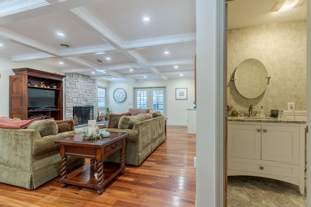 189 Gulf Road, Dover, NH 03820