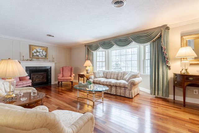 189 Gulf Road, Dover, NH 03820