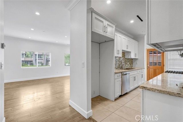 6711 Clybourn, North Hollywood (los Angeles), CA 91606