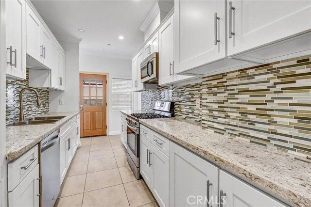 6711 Clybourn, North Hollywood (los Angeles), CA 91606