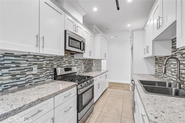 6711 Clybourn, North Hollywood (los Angeles), CA 91606