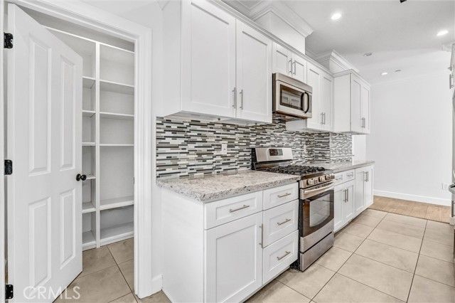 6711 Clybourn, North Hollywood (los Angeles), CA 91606