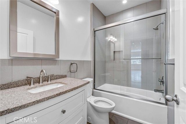 6711 Clybourn, North Hollywood (los Angeles), CA 91606