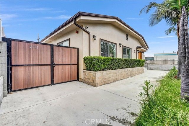 6711 Clybourn, North Hollywood (los Angeles), CA 91606