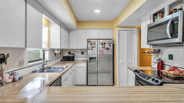 2221 EASTMEADOWS ROAD, Lakeland, FL 33812