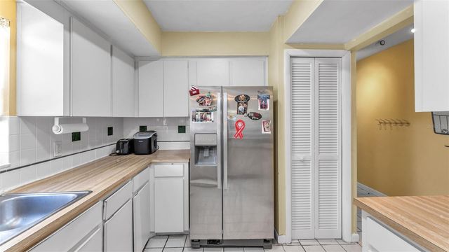 2221 EASTMEADOWS ROAD, Lakeland, FL 33812