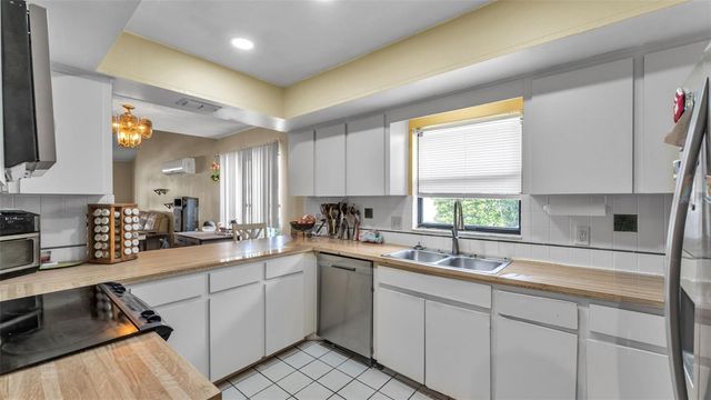 2221 EASTMEADOWS ROAD, Lakeland, FL 33812