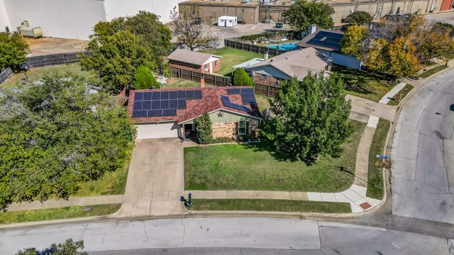 6144 Skylark Lane, Watauga, TX 76148