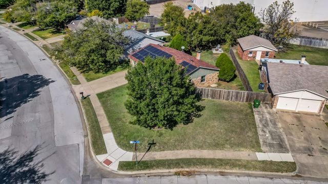 6144 Skylark Lane, Watauga, TX 76148
