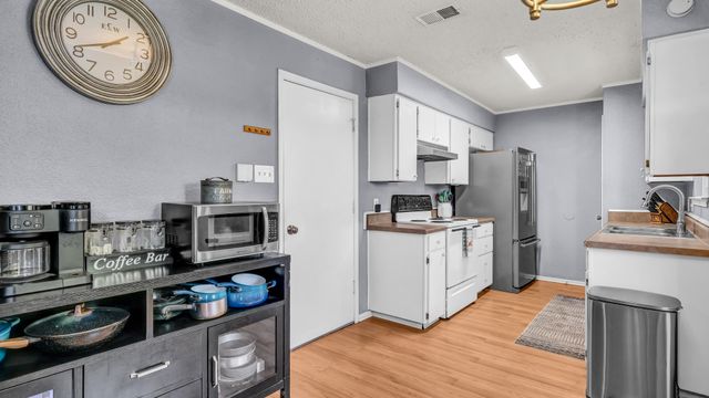 6144 Skylark Lane, Watauga, TX 76148