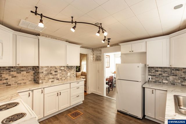 488 S 2nd St, Lebanon, OR 97355