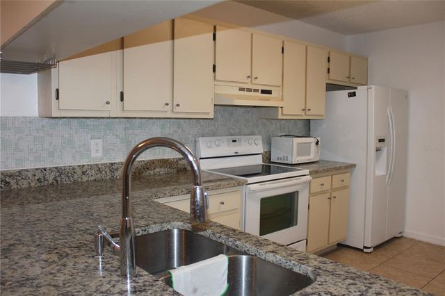 602 KENWICK CIRCLE 105, Casselberry, FL 32707