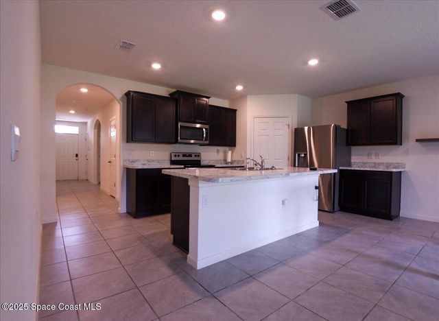 1574 Heartwellville Street NW, Palm Bay, FL 32907