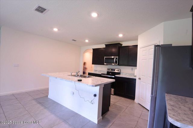 1574 Heartwellville Street NW, Palm Bay, FL 32907