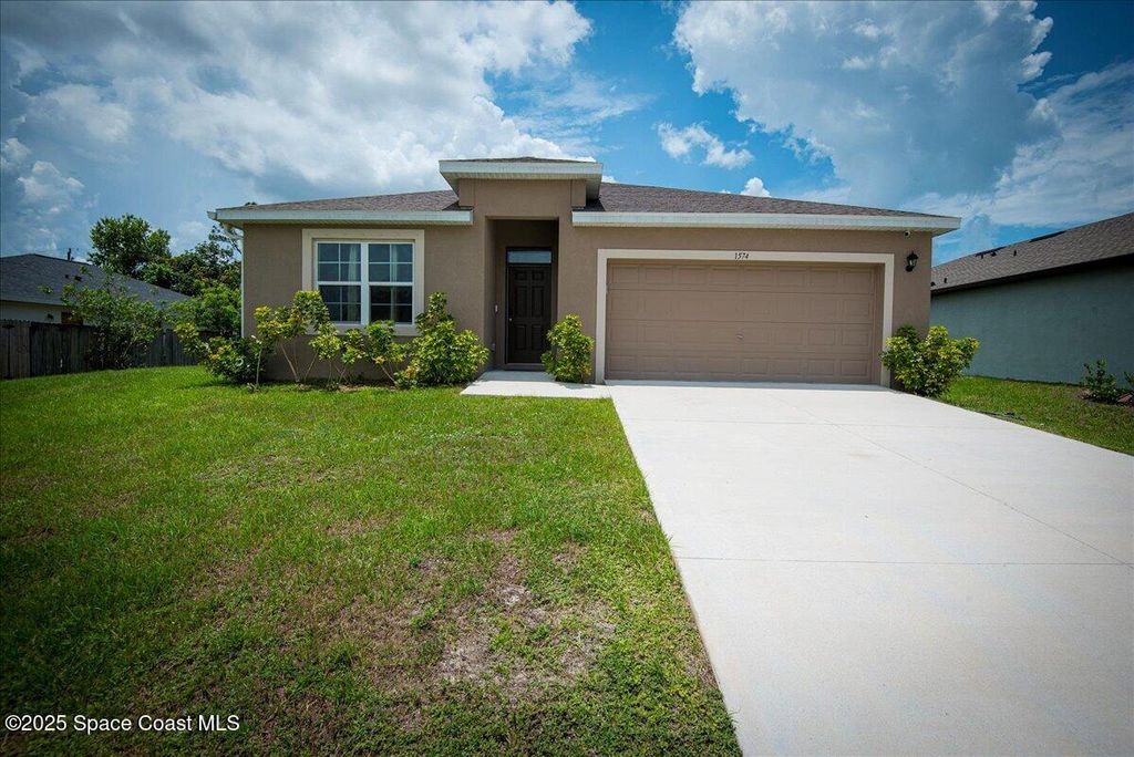1574 Heartwellville Street NW, Palm Bay, FL 32907