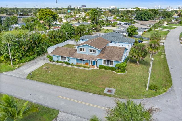 3905 Flag Drive, Palm Beach Gardens, FL 33410