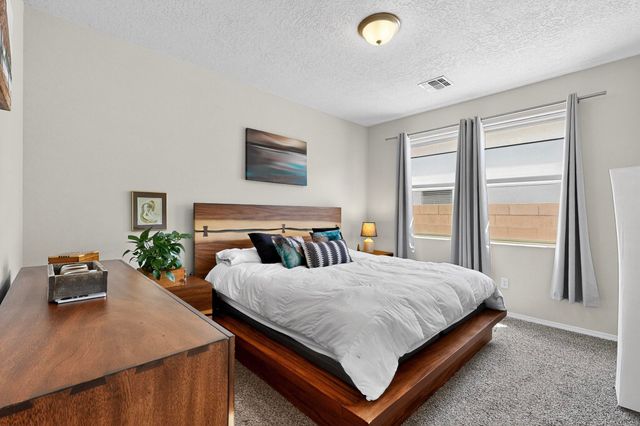 4904 LONG'S PEAK Road NE, Rio Rancho, NM 87144