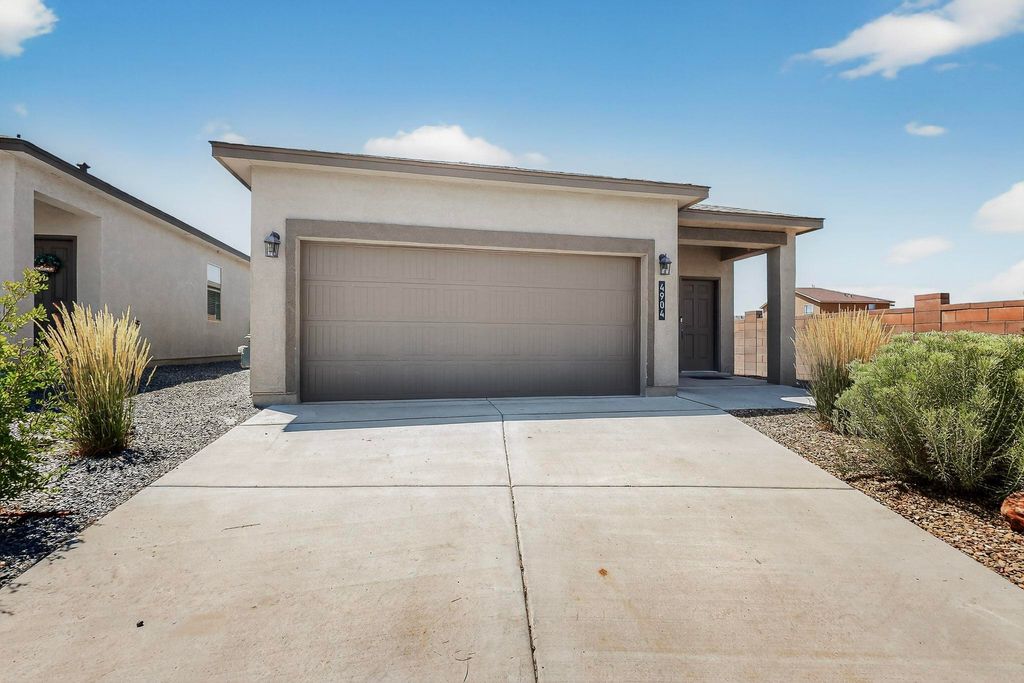 4904 LONG'S PEAK Road NE, Rio Rancho, NM 87144