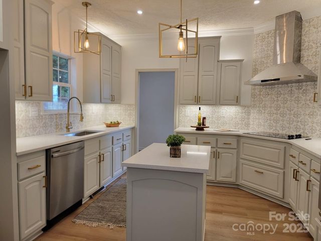 261 Lone Laurel Trail, Hendersonville, NC 28792