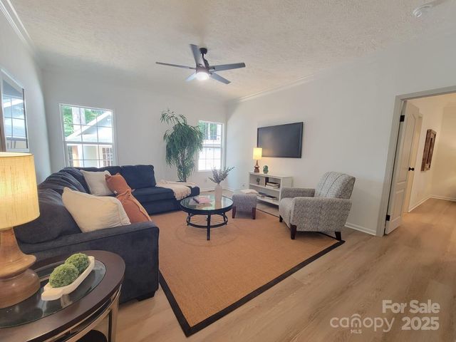 261 Lone Laurel Trail, Hendersonville, NC 28792