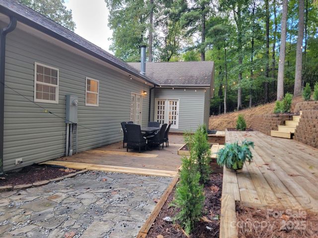 261 Lone Laurel Trail, Hendersonville, NC 28792