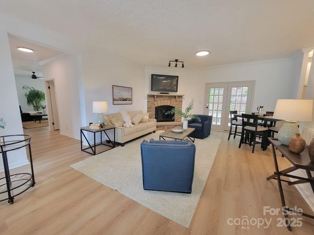 261 Lone Laurel Trail, Hendersonville, NC 28792