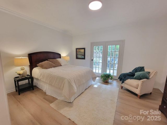 261 Lone Laurel Trail, Hendersonville, NC 28792