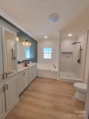 261 Lone Laurel Trail, Hendersonville, NC 28792