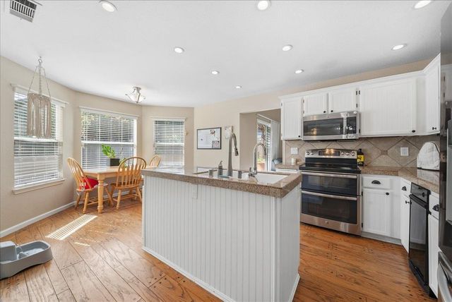 6012 Laguna Park Dr, Elk Grove, CA 95758