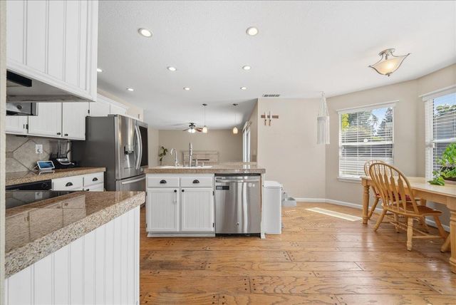 6012 Laguna Park Dr, Elk Grove, CA 95758