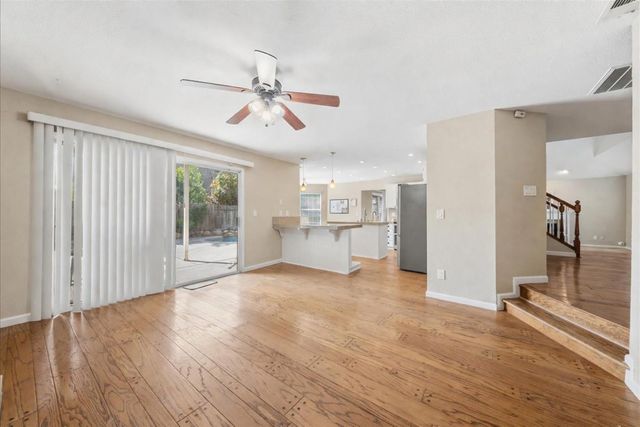 6012 Laguna Park Dr, Elk Grove, CA 95758