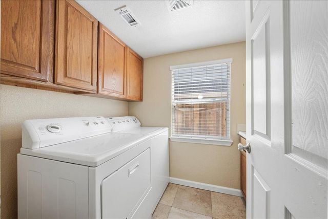 6012 Laguna Park Dr, Elk Grove, CA 95758