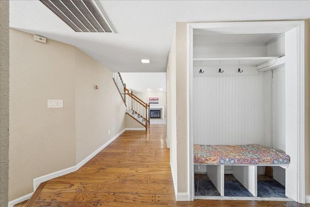 6012 Laguna Park Dr, Elk Grove, CA 95758