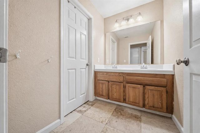 6012 Laguna Park Dr, Elk Grove, CA 95758