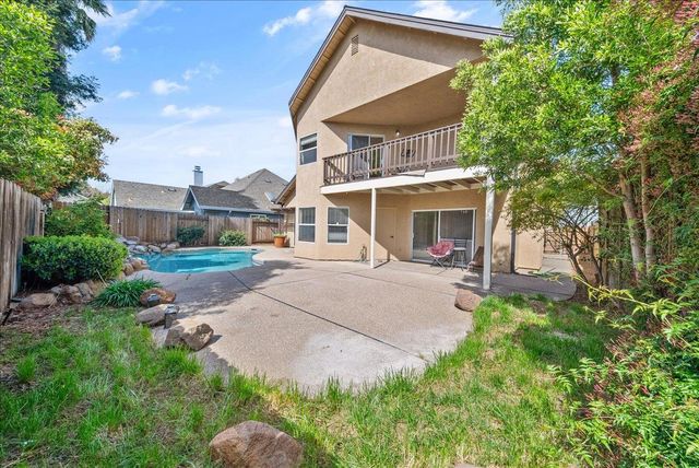 6012 Laguna Park Dr, Elk Grove, CA 95758