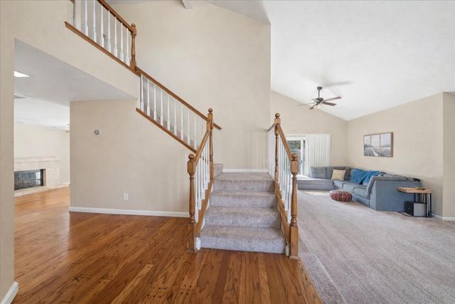 6012 Laguna Park Dr, Elk Grove, CA 95758