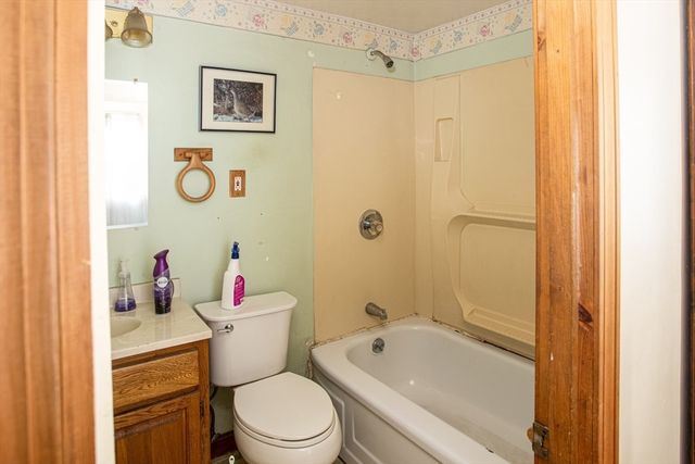 76 Foundry St, Easton, MA 02375