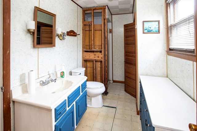 76 Foundry St, Easton, MA 02375