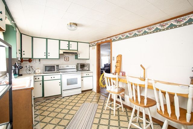 76 Foundry St, Easton, MA 02375